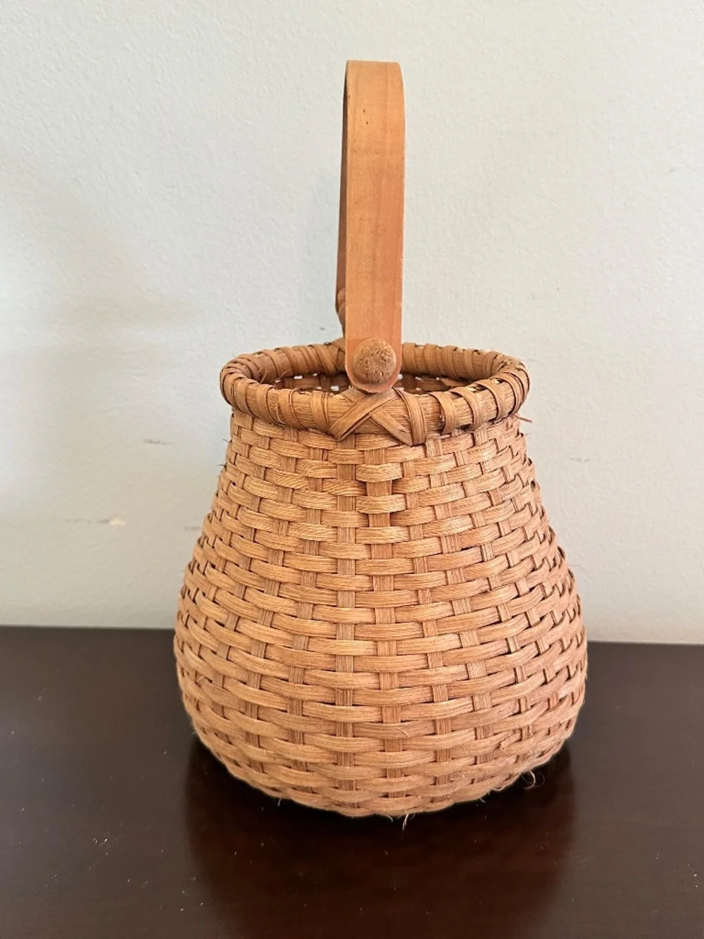 VTG 1999 Pear-Shaped Weaved, Handle Hinged Basket 7